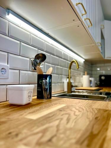 a kitchen with a counter top with a sink and a counter top at Delta Marina Vilamoura in Quarteira