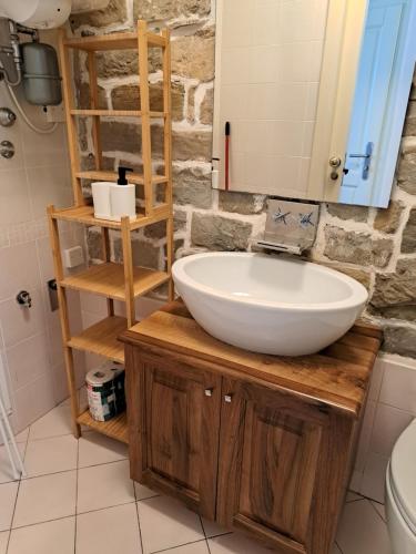 Ένα μπάνιο στο Apartma Via Flavia