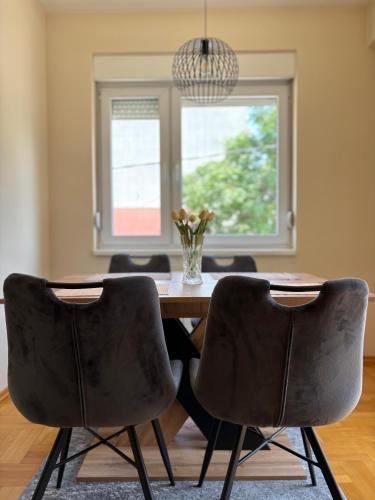 Predel za sedenje v nastanitvi Apartment #2