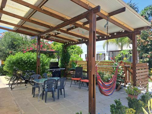 House Near The Beach (Militsa & Aggeliki)