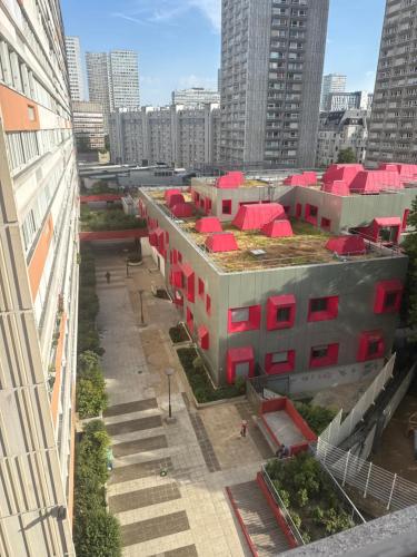 un cocon a deux pas du métro et avec parking inclus