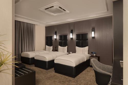 Postel nebo postele na pokoji v ubytování Helmond Hotel