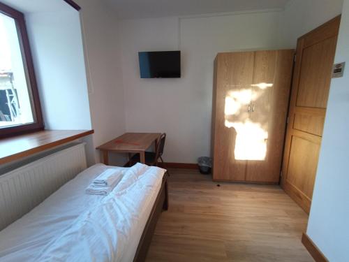 Ένα ή περισσότερα κρεβάτια σε δωμάτιο στο Spichlerz Apartmanety