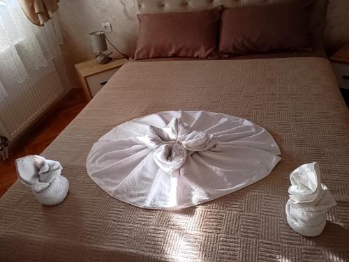 Apartment Aleksandrijaにあるベッド