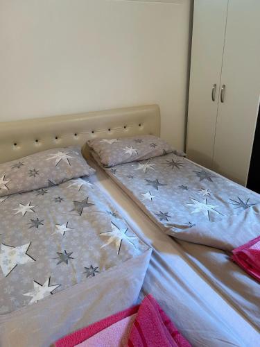 two twin beds in a bedroom with at Vila Dunjić Prolom Banja in Prolomska Banja