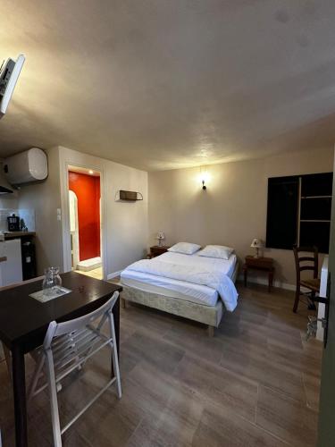 Studio 2 Aux volets bleus