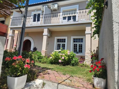 Garden Villa Guni