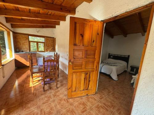 Ένα ή περισσότερα κρεβάτια σε δωμάτιο στο Habitaciones las cascadas