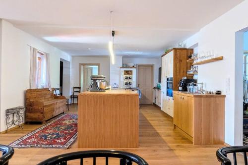 Una cocina o zona de cocina en Das Steirerstöckl am Weinberg