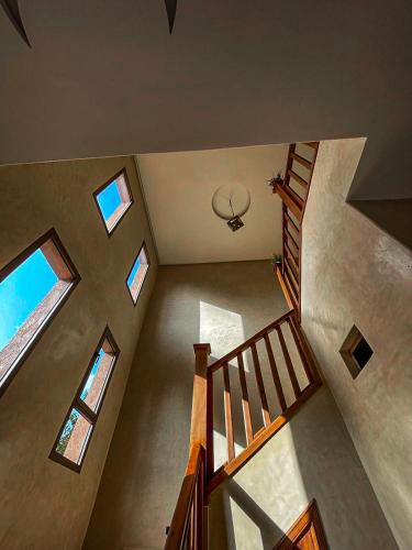 an overhead view of a room with stairs and a basketball hoop at Piscine et montagnes, villa 40 min Marrakech in Ourika