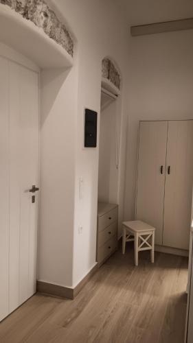 an empty room with white walls and a table at Stilvi Milos in Plaka Milou