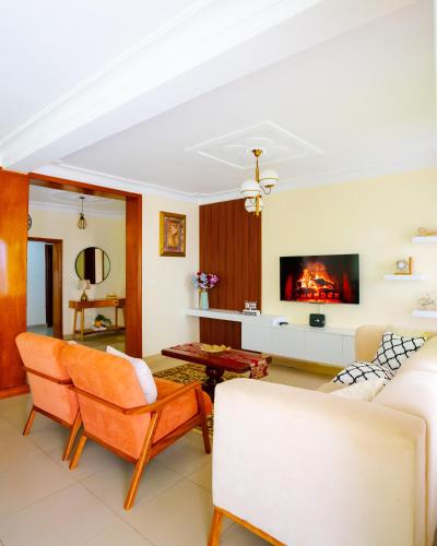 6 BR Family Oasis with City View 15 Min to BK Arena