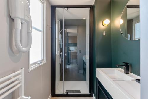 a bathroom with a mirror and a sink at Maison de Vacances - Parc de Vacances Papillon Bouillon in Bouillon