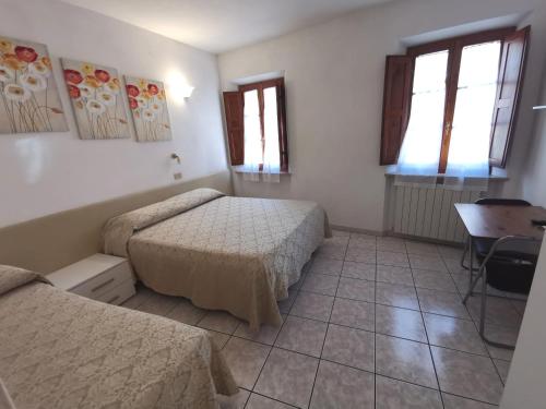 Postel nebo postele na pokoji v ubytování Camere la torre