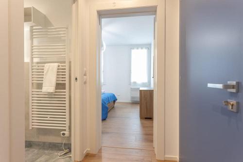 a hallway with a room with a bed and a window at La Magnolia in Brugnera