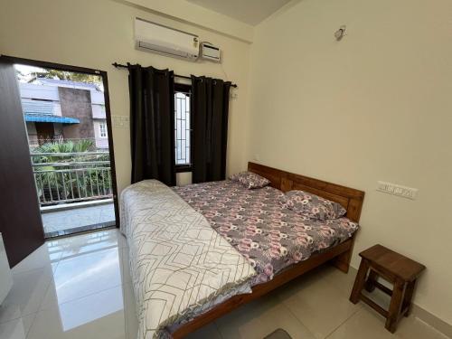 a bedroom with a bed and a window at Zion Inn Home Stay in Eraniel