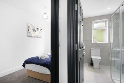 Koupelna v ubytování Stylish 2 Bedroom Serviced House in Slough