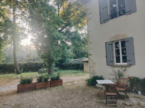 Maison avec jardin arboré