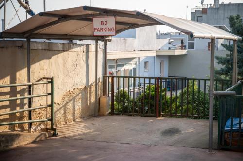 a bus stop with a be parking sign on it at TONI HOuSE in Alexandroupoli