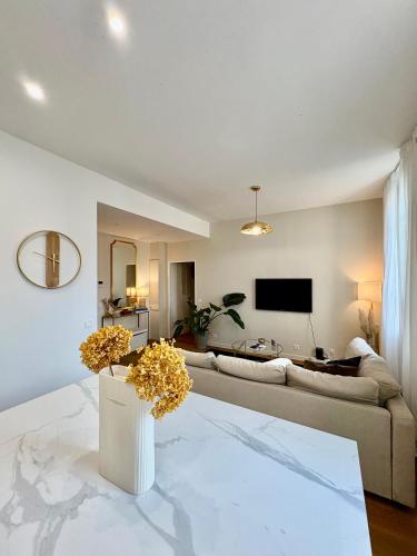 Photo de la galerie de l'établissement Superbe T2 moderne en plein centre-ville, à Hyères