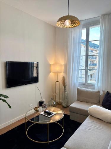 Photo de la galerie de l'établissement Superbe T2 moderne en plein centre-ville, à Hyères