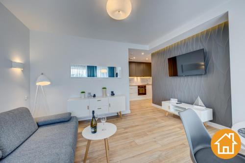 Televízia a/alebo spoločenská miestnosť v ubytovaní Apartamenty Horyzont - visitopl