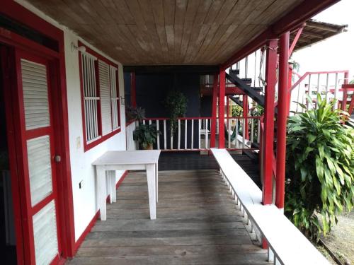 Un balcón o terraza en Ecohotel Punta Roca