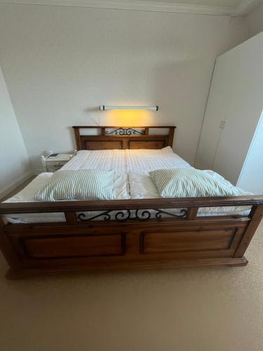 a large bed in a small room at Trunna Vandrarhem & Konferens in Orsa