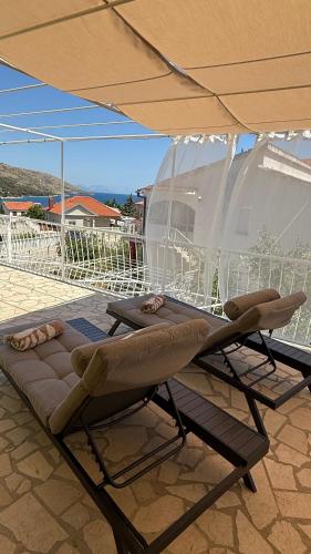 Apartments Petar - Parking and Seaview