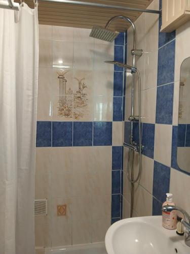 Bilik mandi di Au calme sur les hauteurs de Terrasson