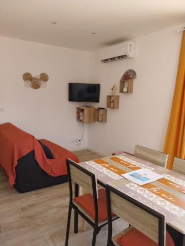 Μια τηλεόραση ή/και κέντρο ψυχαγωγίας στο Petite villa Canet d'Aude