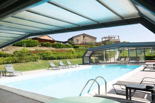 Бассейн в Basilicata Foresteria di San Leo Villa Esclusiva con Piscina или поблизости