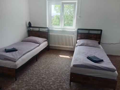 Postel nebo postele na pokoji v ubytování KEMP a stanování na faře
