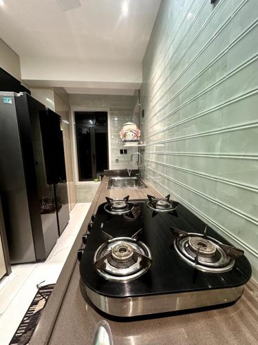 Η κουζίνα ή μικρή κουζίνα στο 2Bhk flat in Kandivali,Mumbai