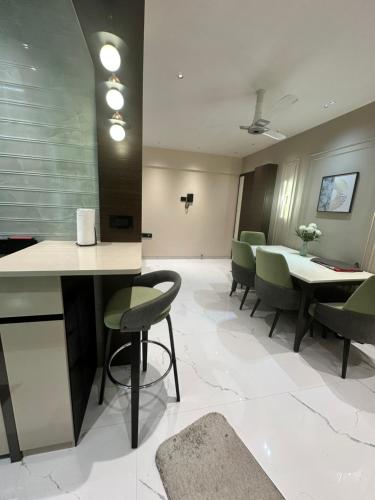 Μια τηλεόραση ή/και κέντρο ψυχαγωγίας στο 2Bhk flat in Kandivali,Mumbai