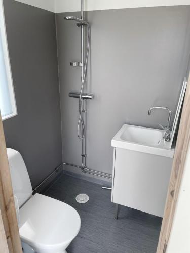 Ένα μπάνιο στο Tiny house in Uttran, Stockholm