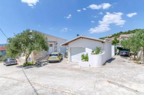 Το κτήριο όπου στεγάζεται  το διαμέρισμα