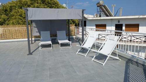 Balkoni atau teres di Beachfront Apartment