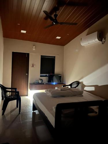 a bedroom with a bed and a ceiling fan at WKND Casa in Panchgani