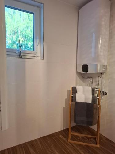 a living room with a chair and a window at Ferienwohnung am Bischofsberg in Edlbach