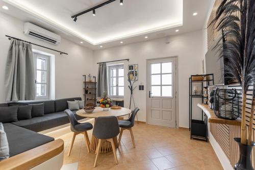 Etemis Home Naxos Down Town