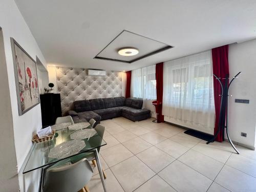 A seating area at Korona Apartman Balatonboglár
