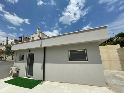 Το κτήριο όπου στεγάζεται  το διαμέρισμα