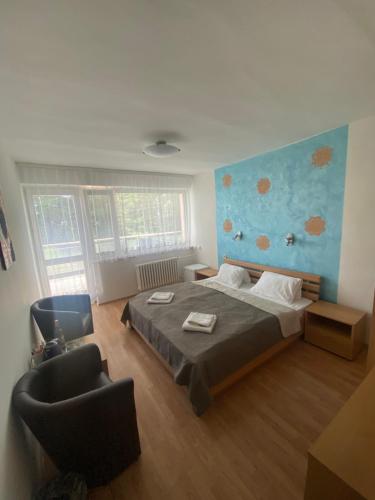 Postel nebo postele na pokoji v ubytování Hotel FLÓRA retro