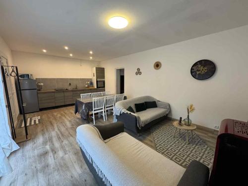 a living room with a couch and a table at Ty case péi in Saint-Aignan