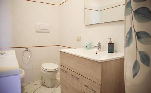 a bathroom with a sink and a toilet at Capalbio Relax - Super terrazza in Capalbio