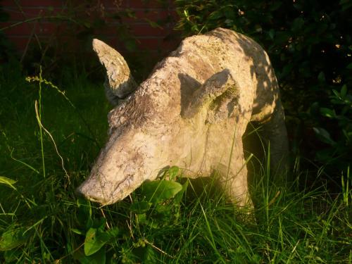 a statue of a dog in the grass at Forsthaus Großmenow in Fürstenberg-Havel