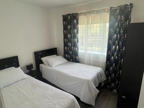 Katil atau katil-katil dalam bilik di Cosy 1BDR Flat in Greenwich Free Parking with WIFI