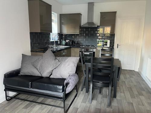 Η κουζίνα ή μικρή κουζίνα στο Cosy 1BDR Flat in Greenwich Free Parking with WIFI