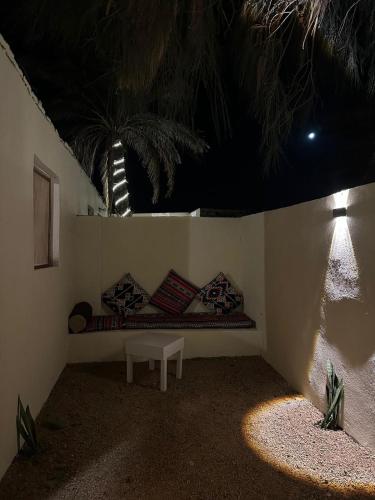 a room with a bench in a wall at Nada house in Dahab